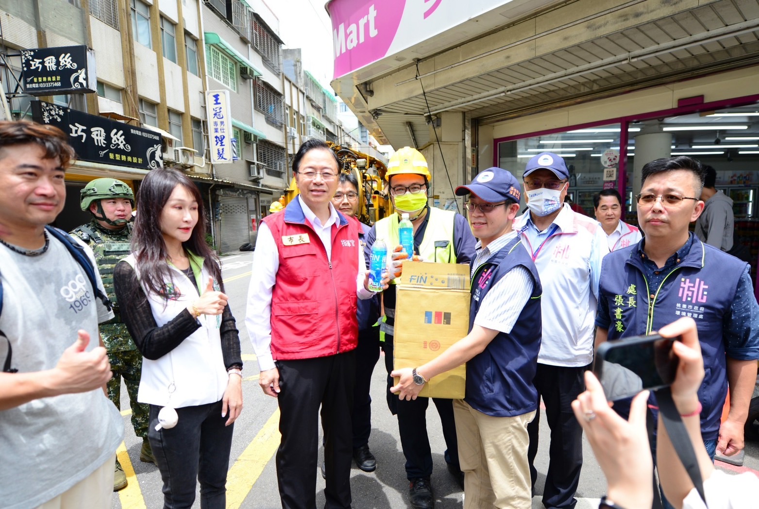 凱米颱風當前 桃環保局動員加強道路側溝清淤2.jpg